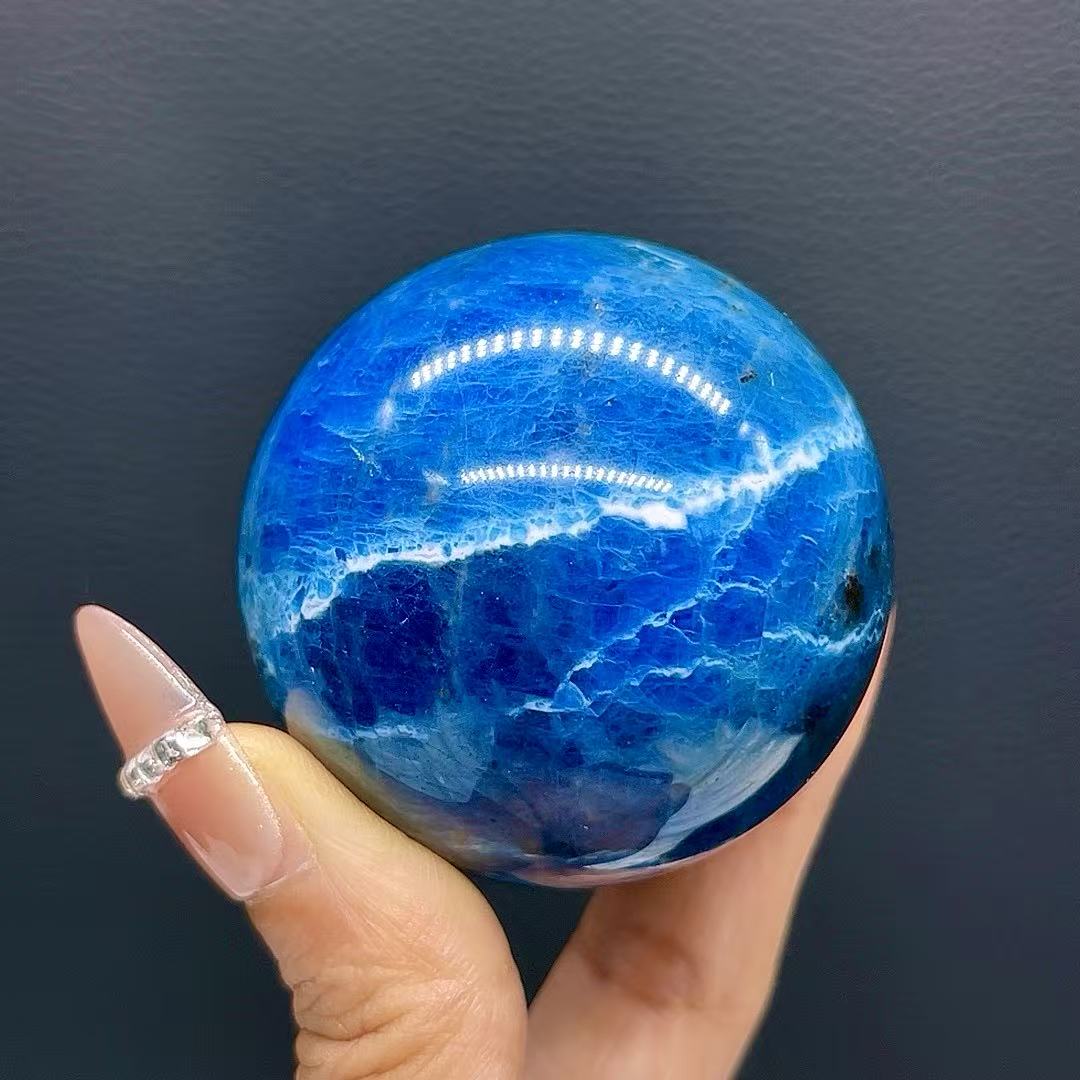 5A170G   Cool Misty Blue-gray Rhombic Sphere