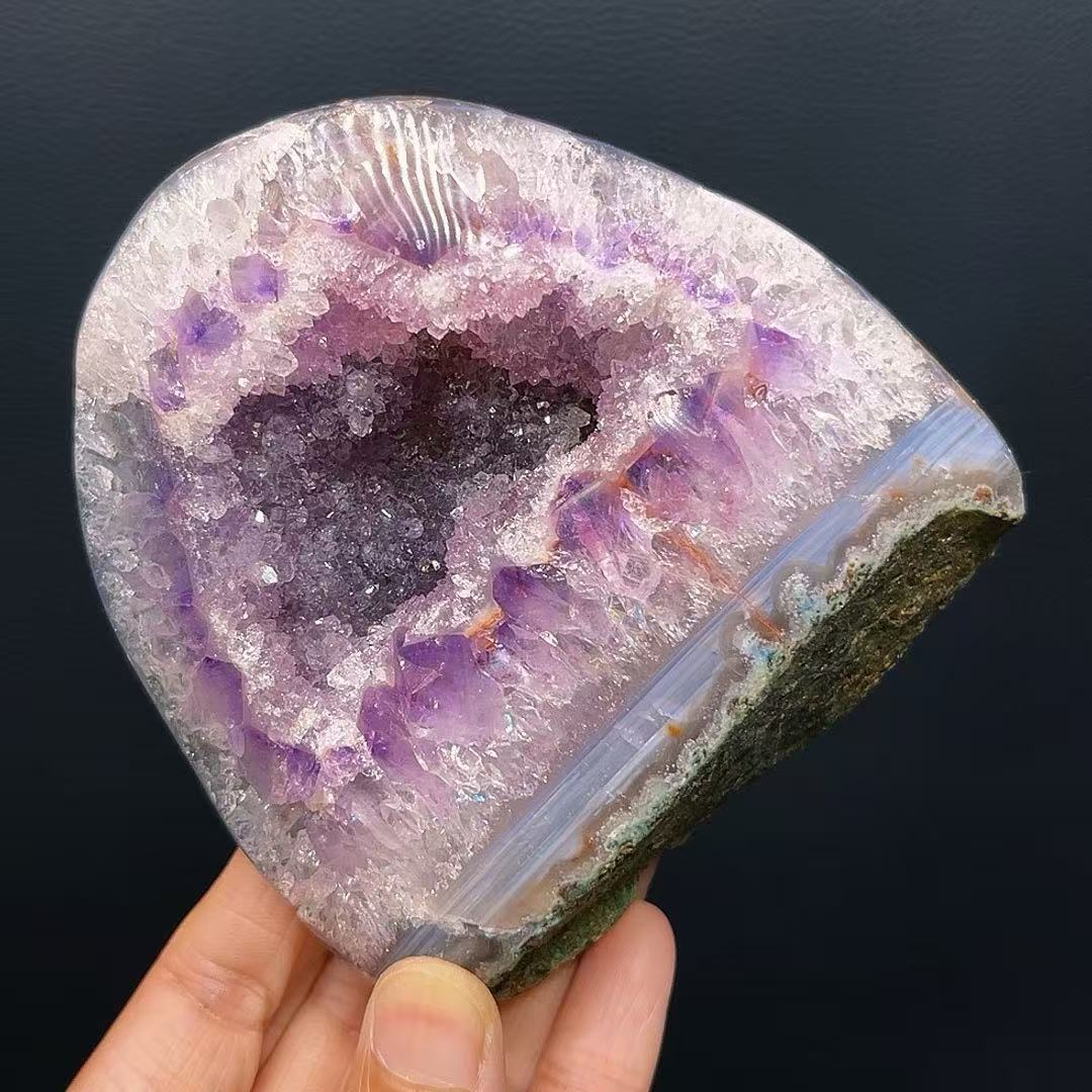5A800G    Feng Shui Amethyst Geode Money Bag