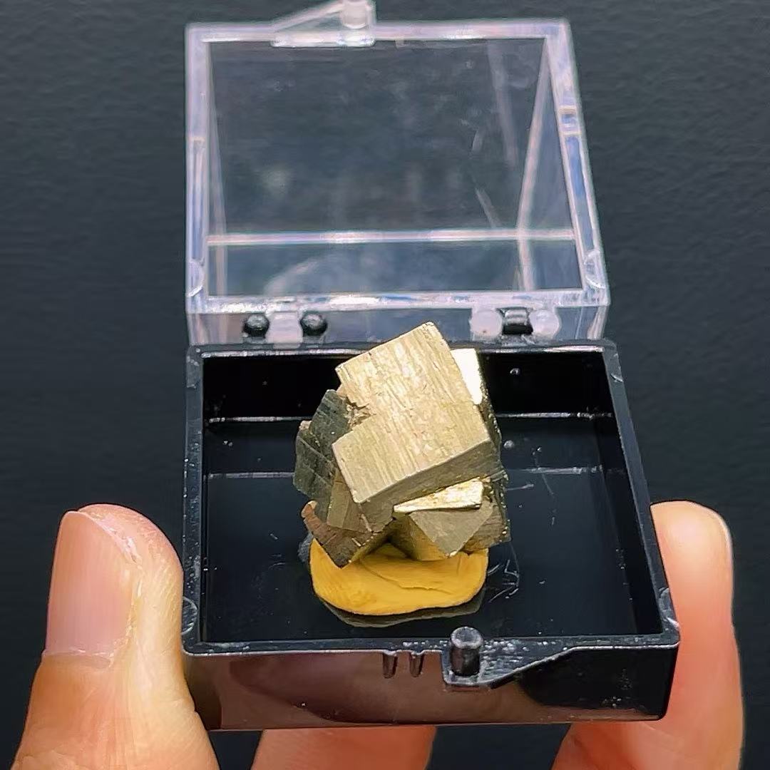 5A25G   Chalcopyrite Specimen