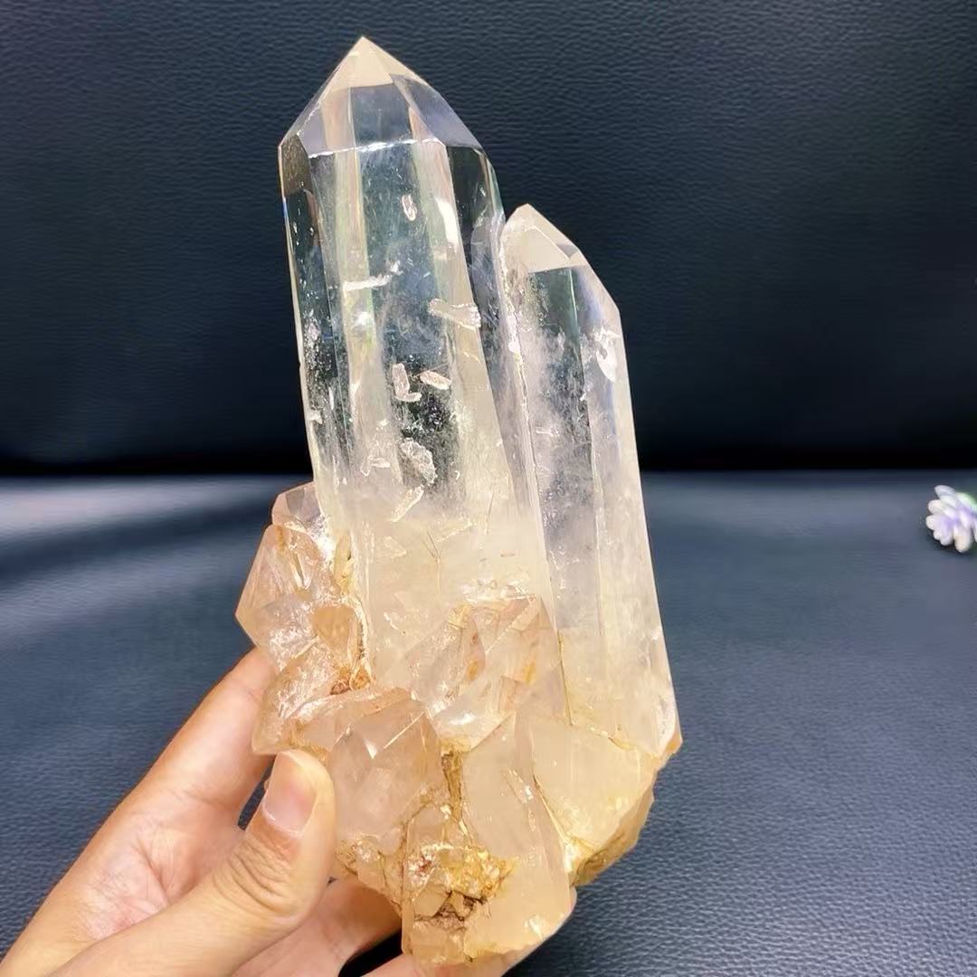 5A 1100G    High-clarity Blue needle Quartz  Cluster