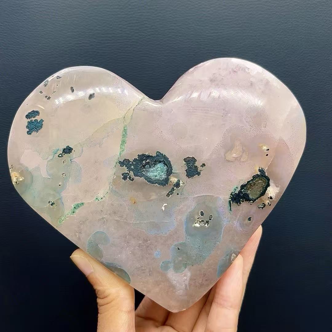 5A800G   Natural Titanium Amethyst Large Point Heart
