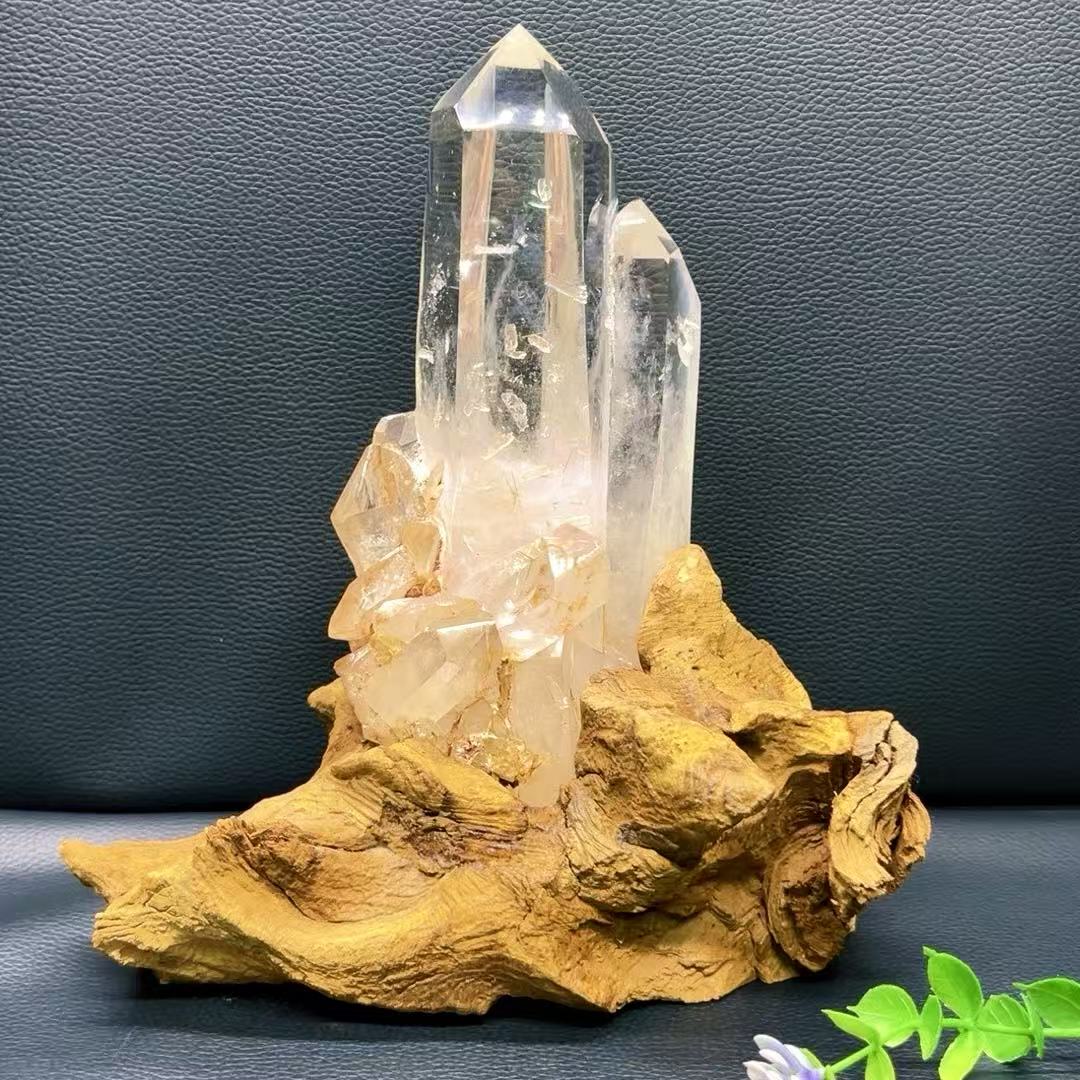 5A 1100G    High-clarity Blue needle Quartz  Cluster
