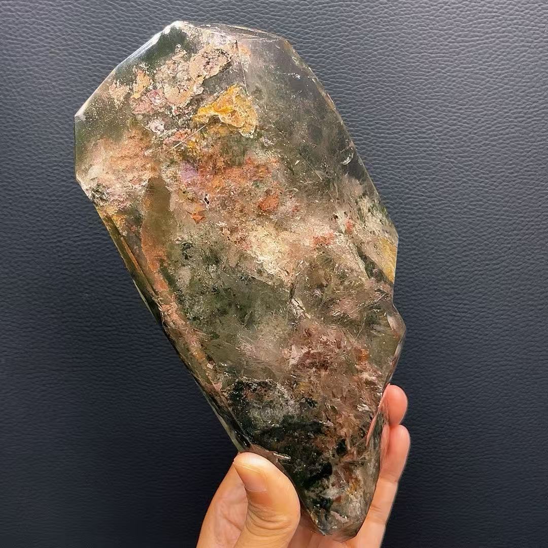 5A1790G    Premium Ultra-Clear Green Phantom Quartz Point