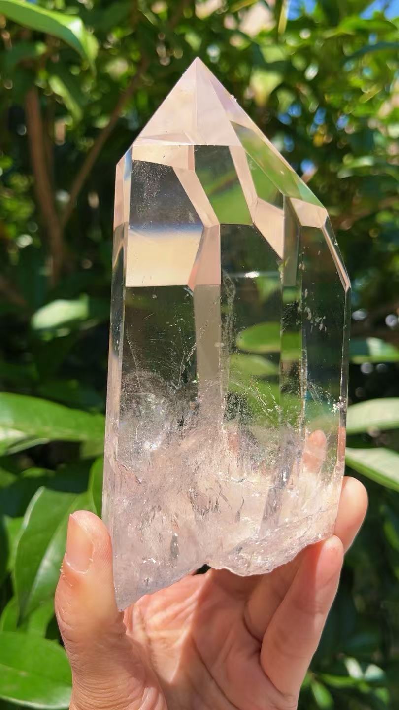 5A  770G  Sparkly  Rainbow Clear Quartz Point