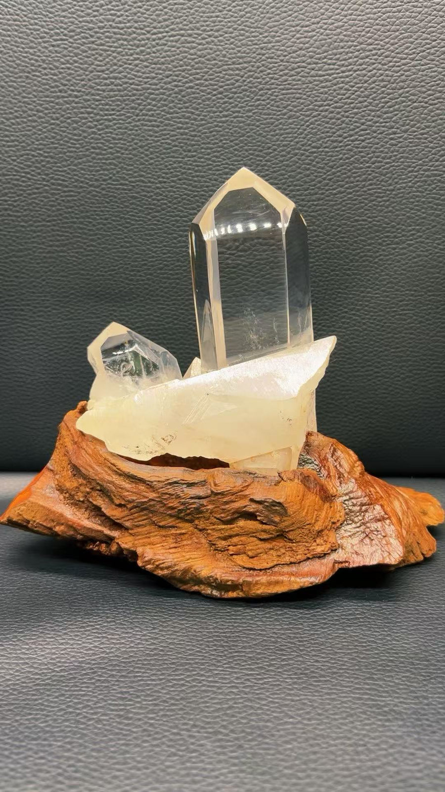 5A 550G      Clear Quartz Cluster