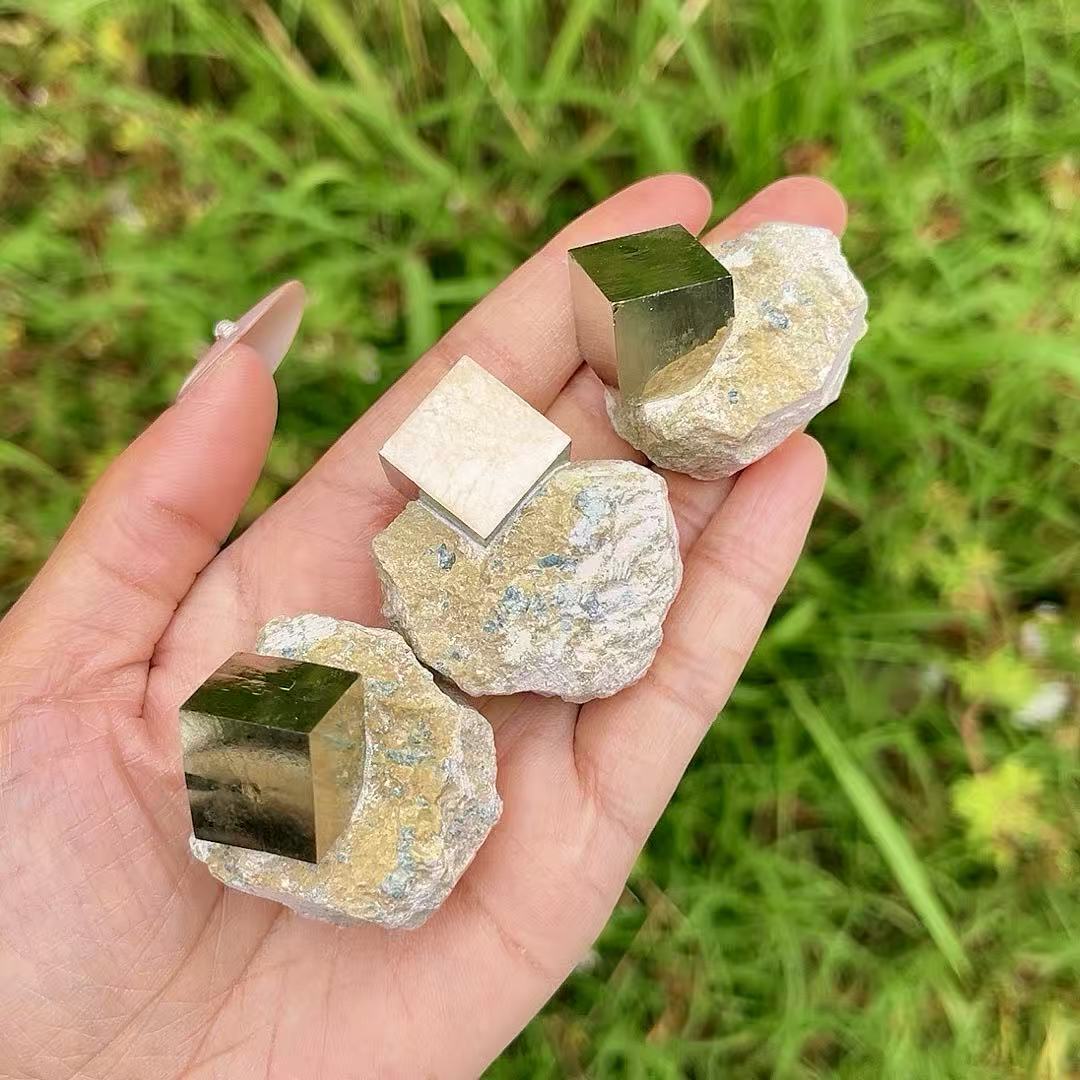 5A50G    Chalcopyrite with Host Rock Association