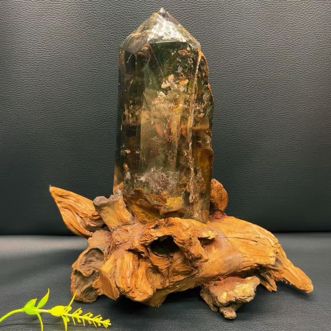 5A 1650G   Green Phantom Large Crystal Pillar Ornament