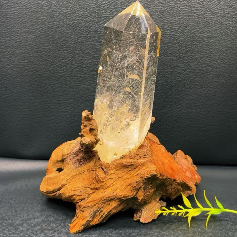 5A 1050G   Natural Golden Rutilated  Quartz Point
