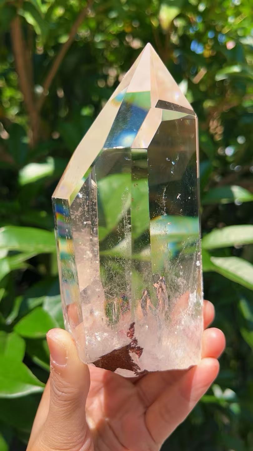 5A  770G  Sparkly  Rainbow Clear Quartz Point
