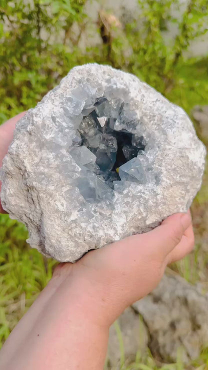 A00055 sparkly druzy geode blue celecite (big size)