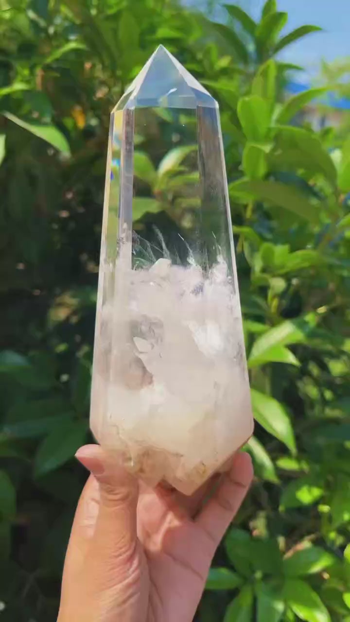 5A 1070G   Natural Strong Blue Flash Blue Needle Clear Quartz