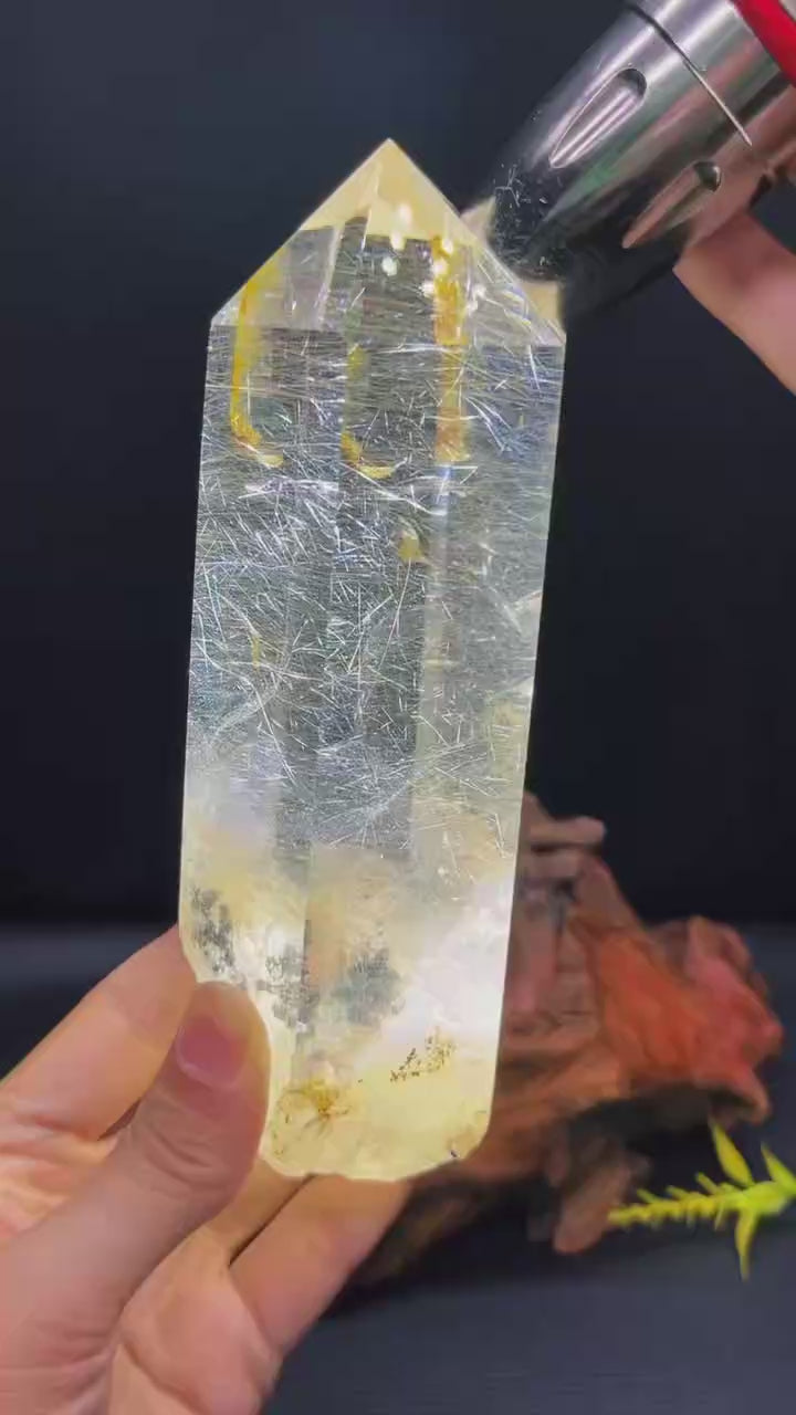5A 1050G   Natural Golden Rutilated  Quartz Point