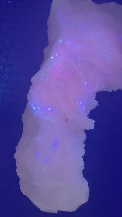 A00105 white layer rose calcite with beautiful pink UV reation