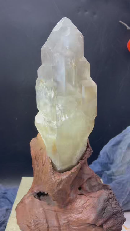 A00251 Rare natural highest quality skeleton elesicial smokey castle shape