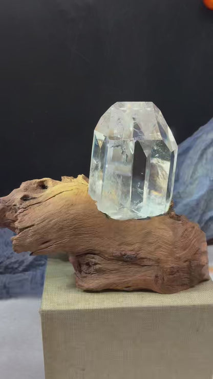 A00249 Rare natural highest quality transparent rainbow clear quartz with strong blue feather needle