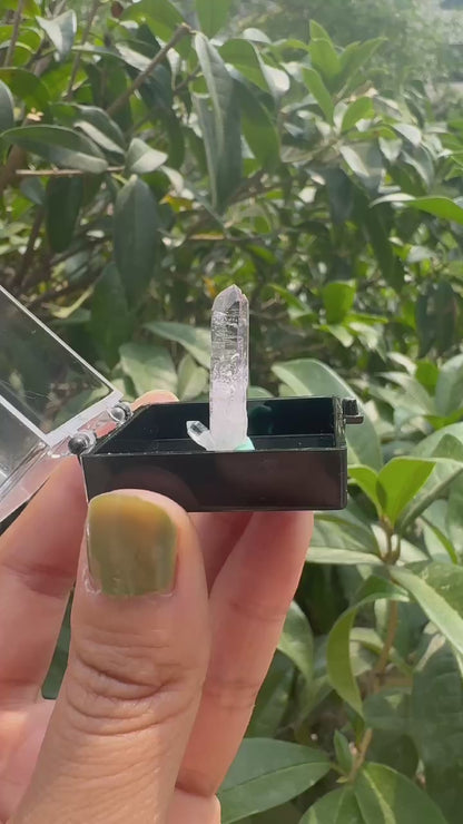 A00106 rare Cruze crystal point specimen (hand crystal )