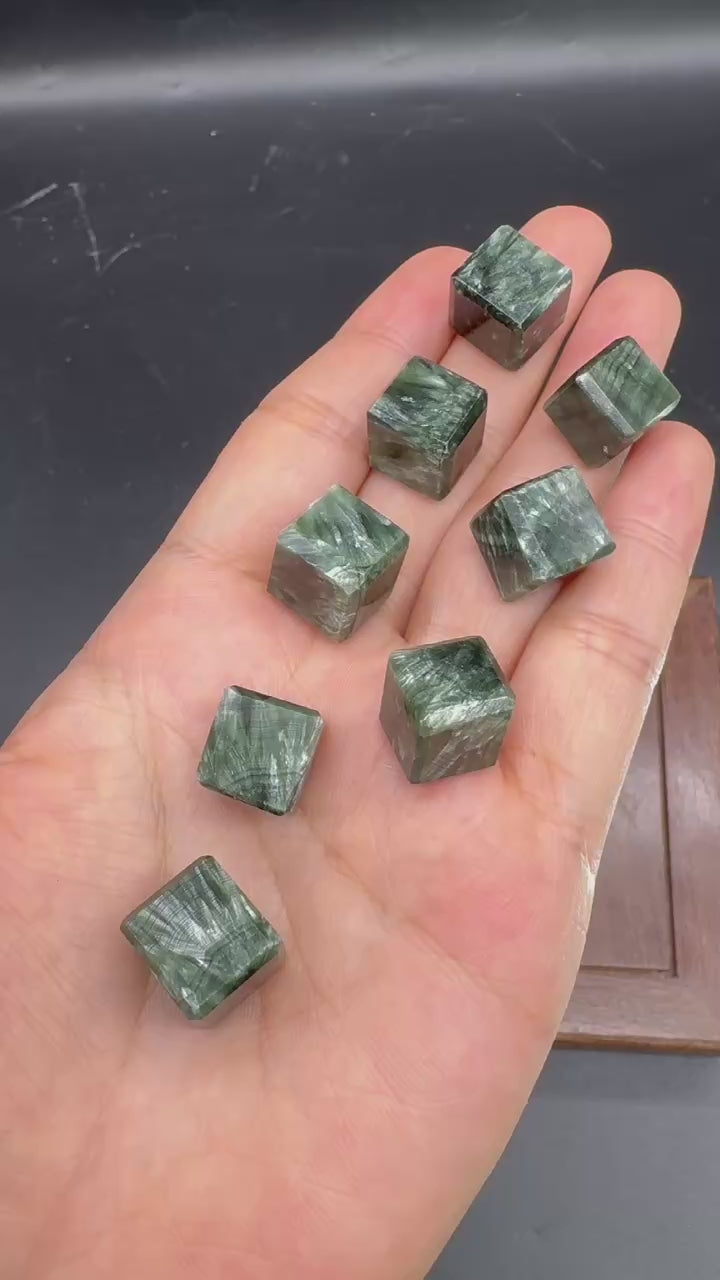 A00085 rare feather flash seraphinite cube