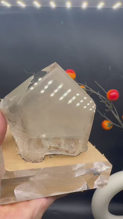 A00231 Rare natural highest quality transparent white phantom mountain shinny garden point tower
