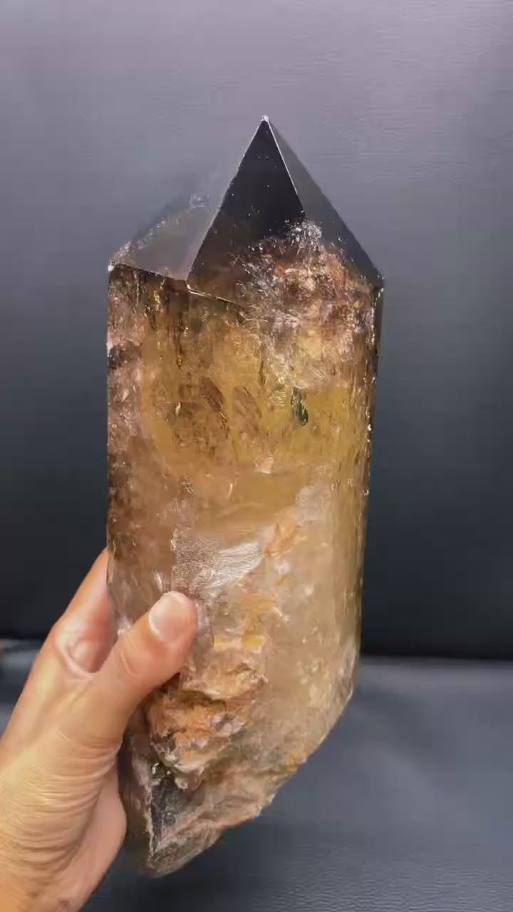 5A 3300G    High-clarity Natural  Smooky Quartz Large Point