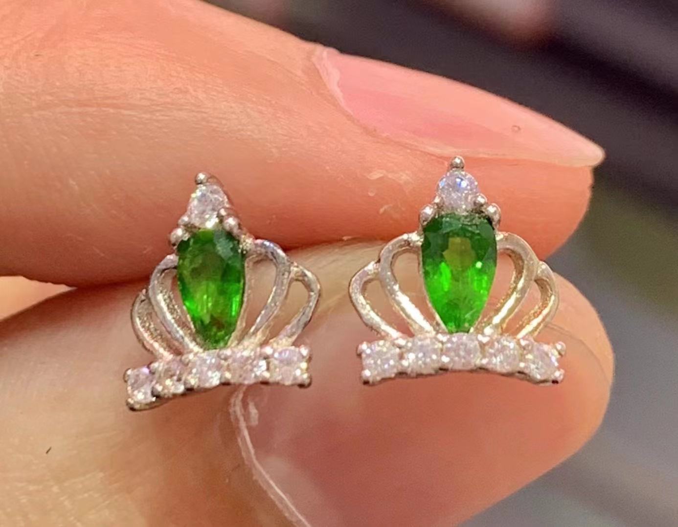 Diopside earing