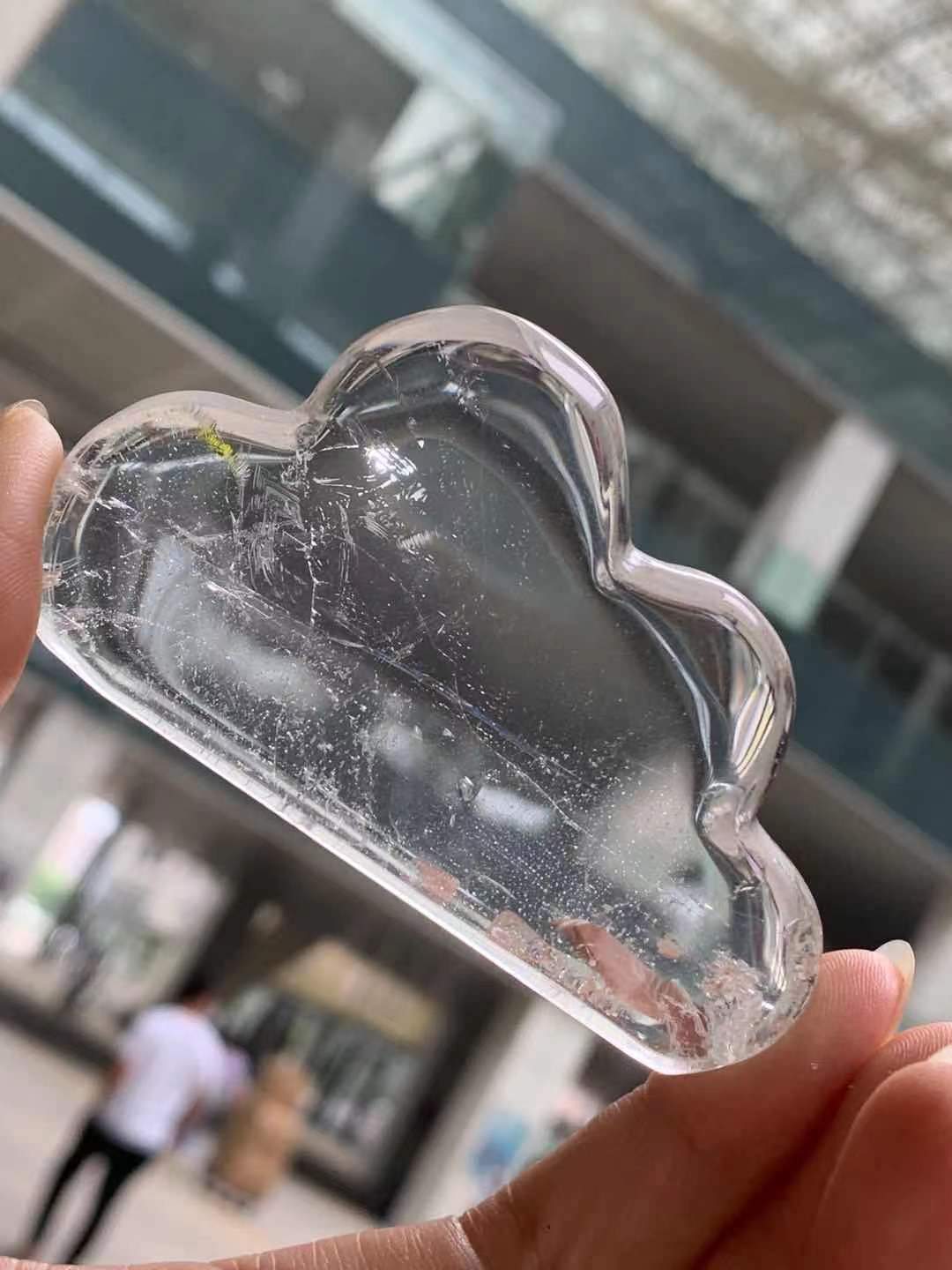 Clear quartz cloud mass