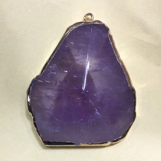 Purple quartz pendant