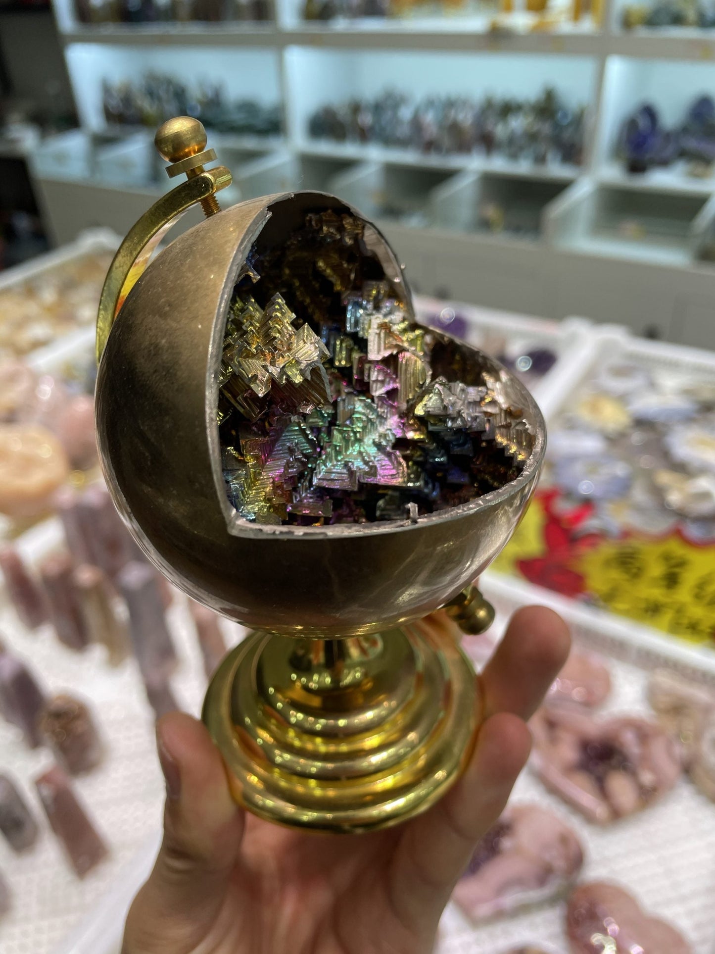 Bismuth globe